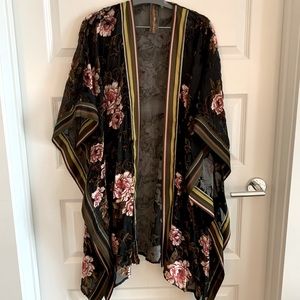 Viola Burnout Velvet Kimono